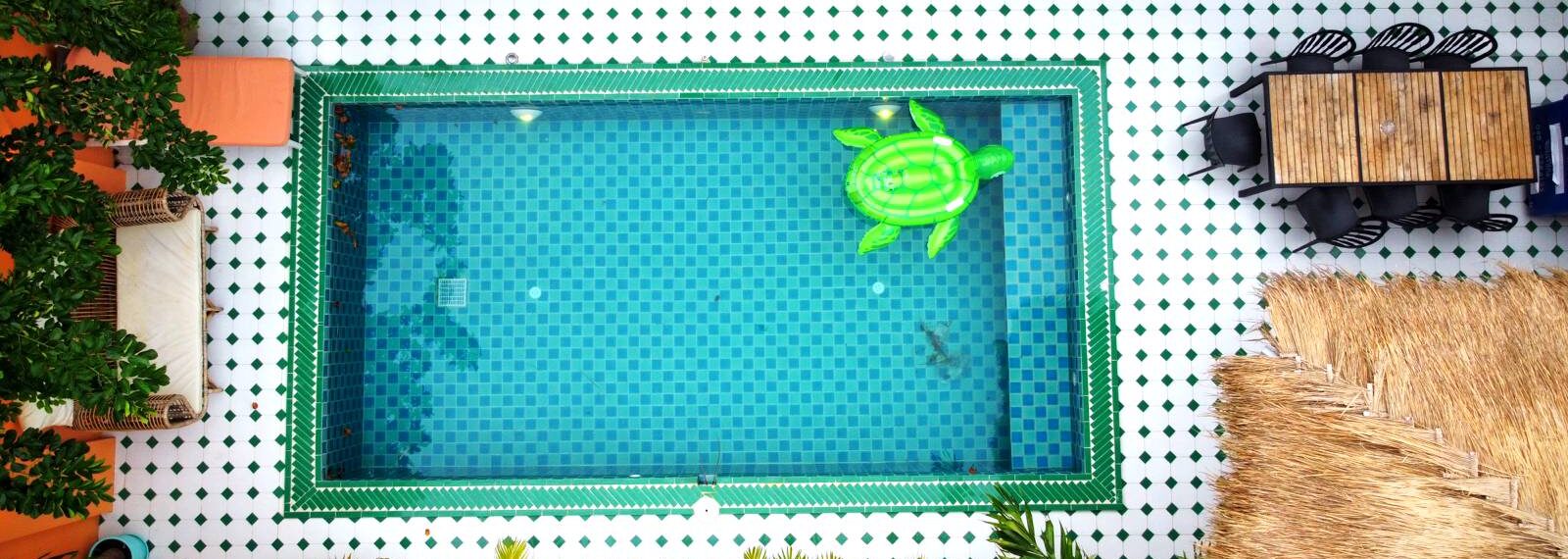 สระว่ายน้ำส่วนตัวขนาด 3 x 7 เมตร DOJO Pool Villa