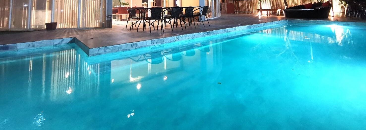 สระว่ายน้ำส่วนตัวขนาด 4 x 12 เมตร DOJO Pool Villa Grand Seaview