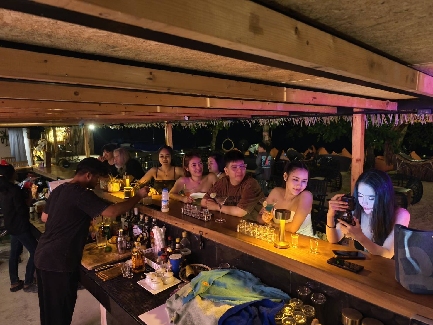 บรรยากาศ DOJO Beach Bar